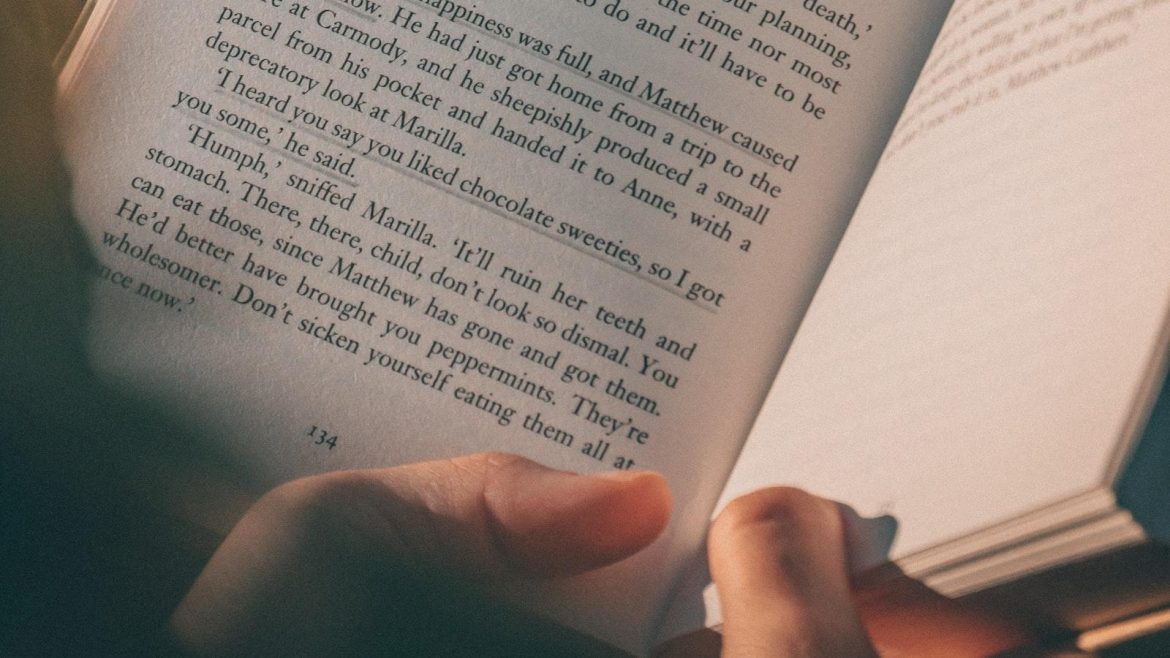 The E-Book Experience Unveiled: Exploring the Pros and Cons of Digital Reading Devices