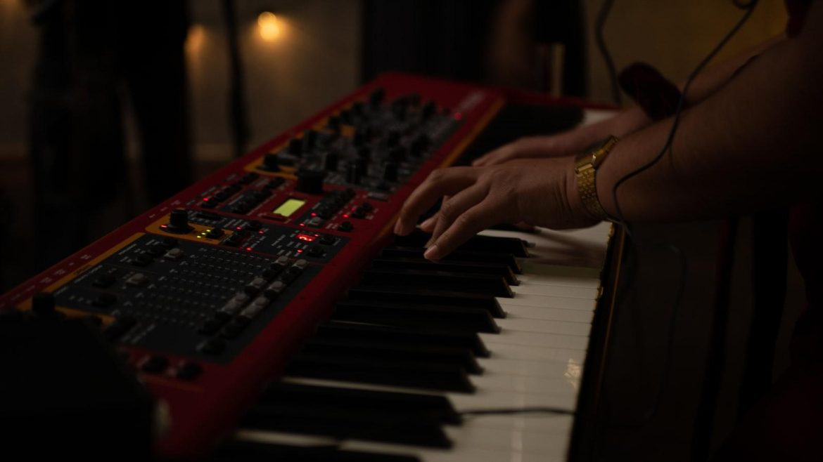 Unlocking the Harmony: Exploring the Synergy between Electronic Pianos and Traditional Keys