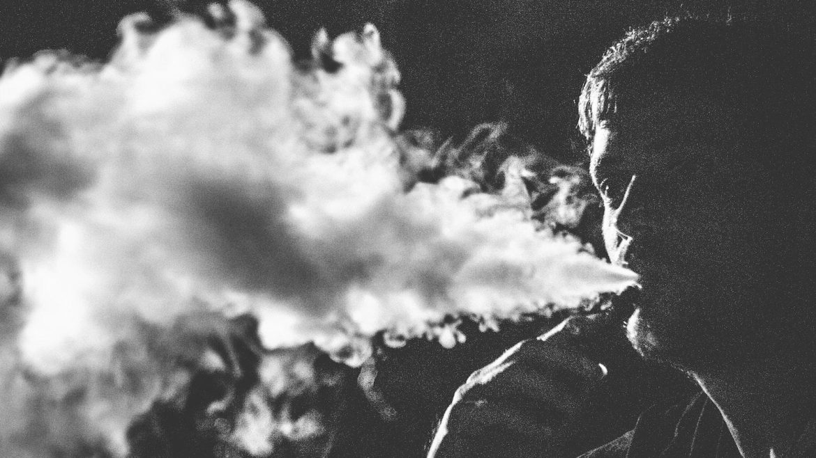 The Vaping Verdict: Unmasking the Truth behind E-cigarettes vs Traditional Cigarettes