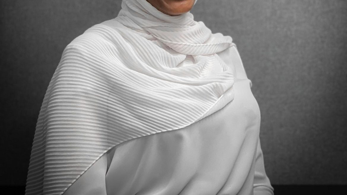 The Enchanting Electronic Cartographer: Unearthing Hidden Gems and Navigating the Unknown with Futuristic Mapping Technology!