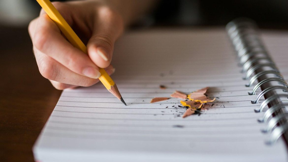 Unburdening Education: Exploring the Wonders of Electronic School Bags and Their Perks