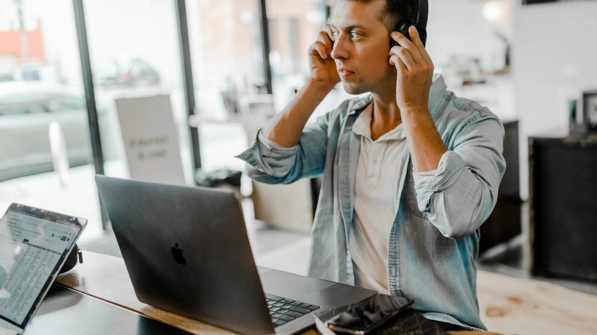 The E-commerce Evolution: Unveiling Trends and Confronting Challenges, the Ultimate Guide!