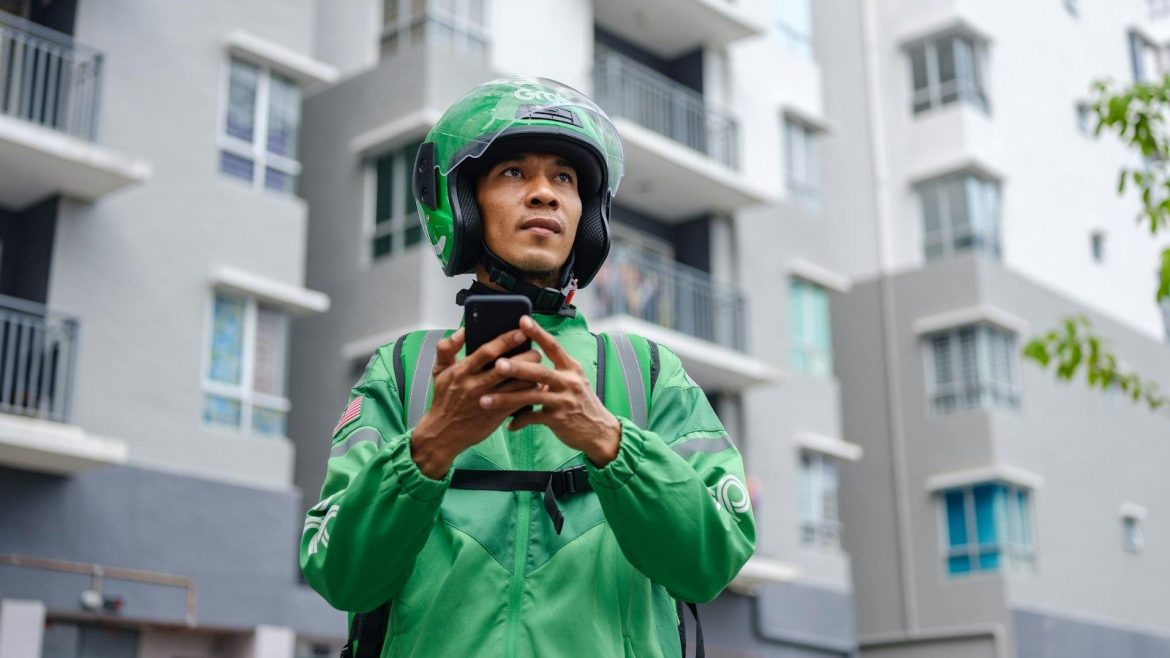 The Digital Credential Dilemma: Unlocking the Potential of Electronic Certificates while Tackling Risks