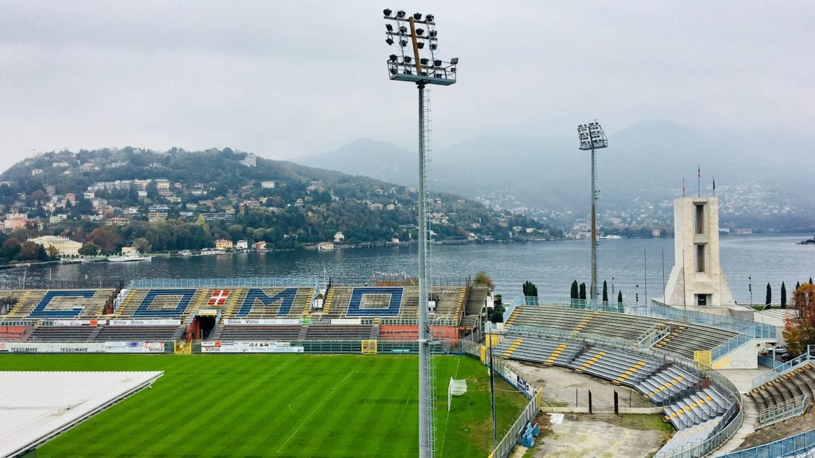 Navigating the Future of Online Retail: A Comprehensive Guide to E-commerce Development Trends and Challenges