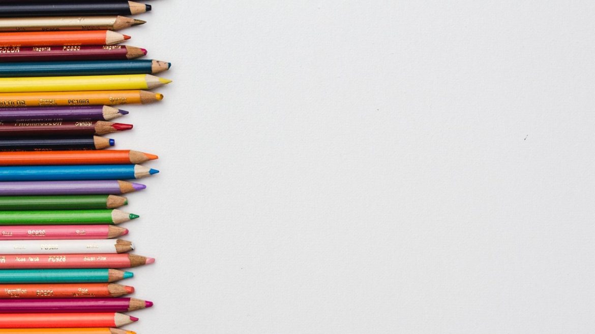 Navigating the Changing Tides: E-commerce Development Trends and Challenges Unveiled