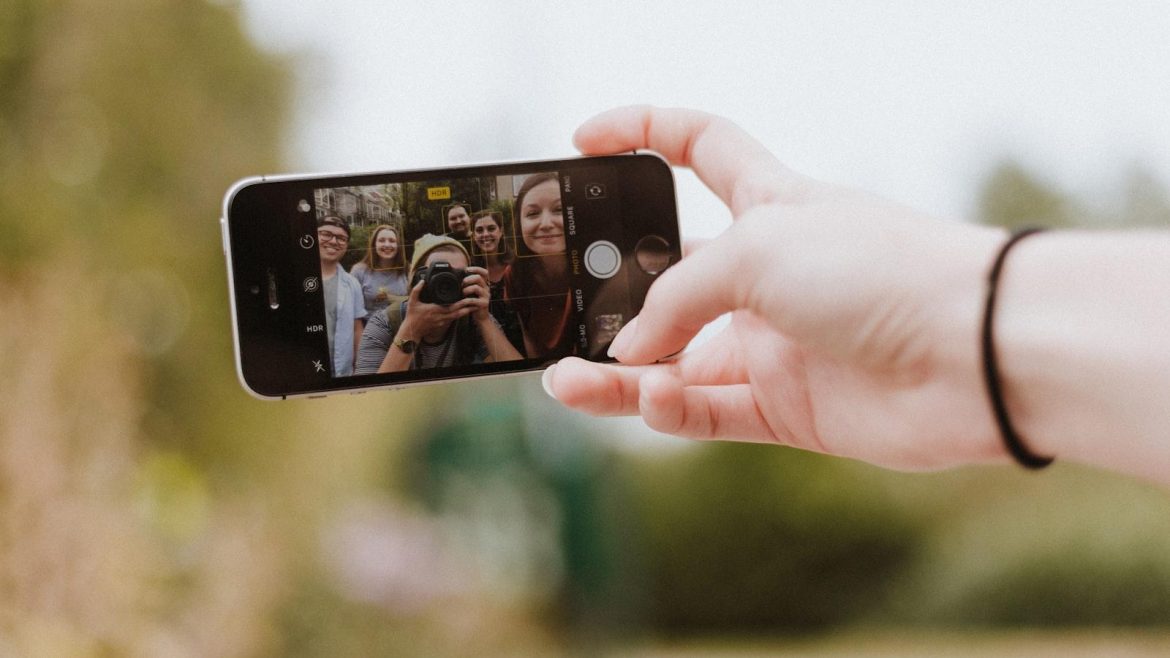 Revolutionizing Student Life: Exploring the Potential Benefits of Electronic School Bags