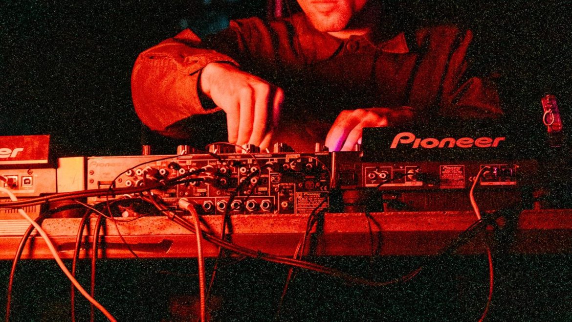 Navigating the World with Electronic Maps: Uncovering Practical and Fascinating Features