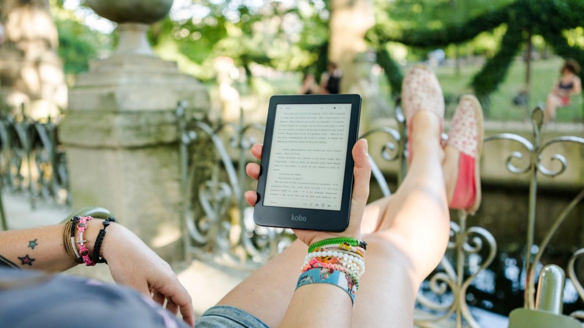 The E-Reader Debate: Weighing the Pros and Cons of Digital Reading Devices