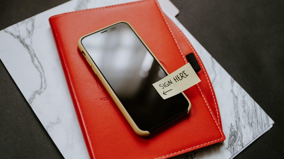 Unlocking the Power of Electronic Signatures: How to Safely and Legally Harness the Convenience of E-Signing